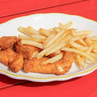Kid's Chicken Nuggets & Fries