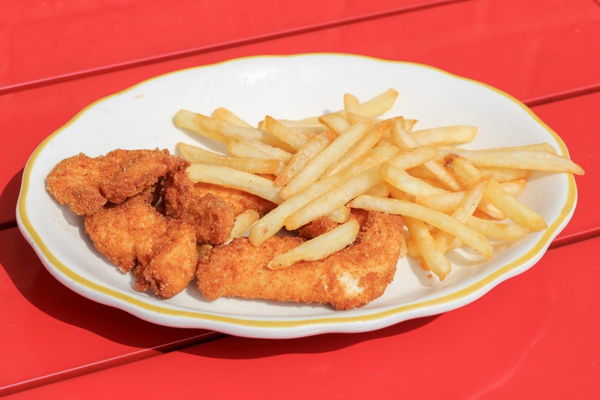 Kid's Chicken Nuggets & Fries
